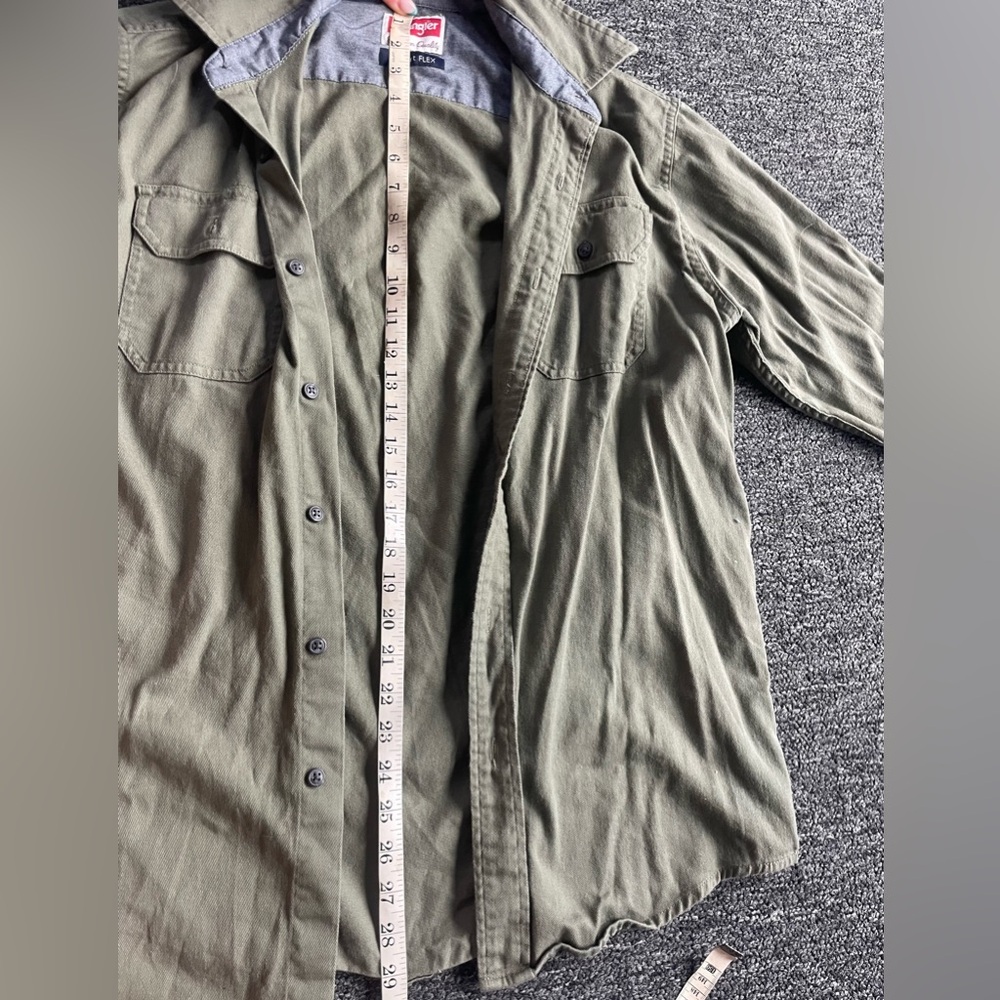 Wrangler Olive Green Business Casual Western Button Down Shirt with Long Sleeves